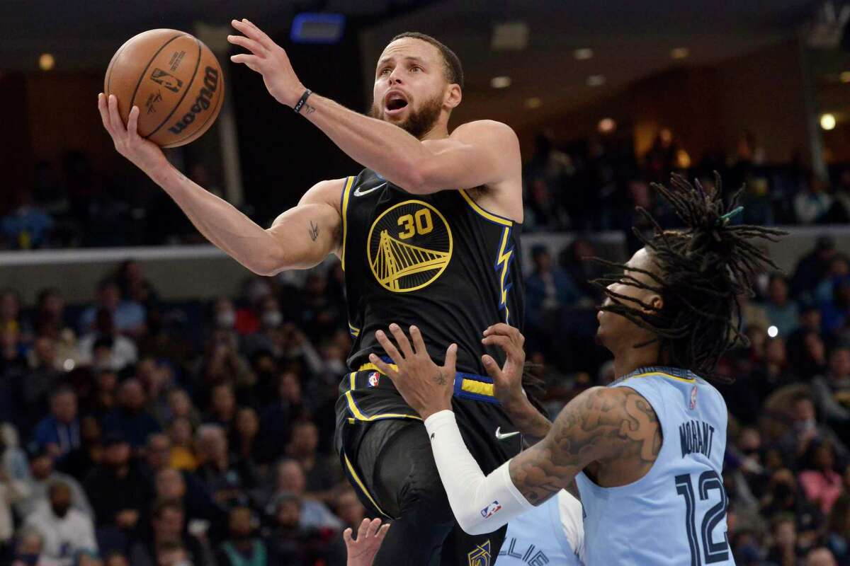 Stephen Curry (30) and the Warriors will continue their road trip with a game in Chicago at 4:30 p.m. Friday. (ESPN, NBCABA)