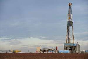 U.S. oil and gas companies add 6 rigs this week