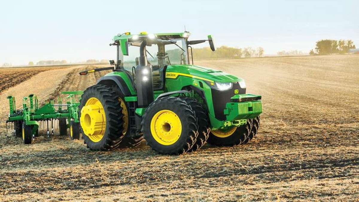 A photo of John Deere's fully autonomous tractor set to be released later in 2022. 