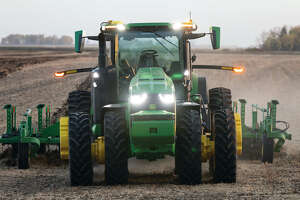 A photo of John Deere's fully autonomous tractor set to be released later in 2022. 