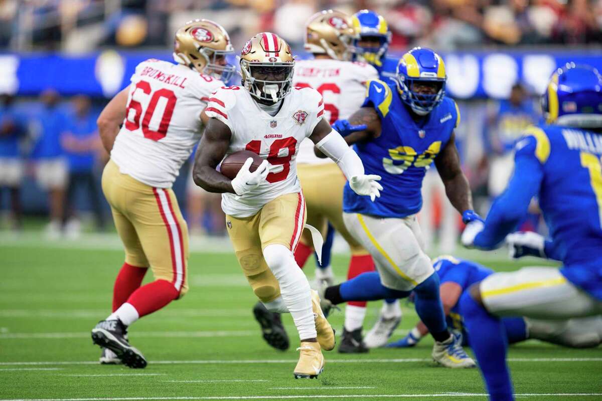 San Francisco 49ers wide receiver Deebo Samuel (19) runs with the ball during an NFL football game against the Los Angeles Rams Sunday, Jan. 9, 2022, in Inglewood, Calif. (AP Photo/Kyusung Gong)