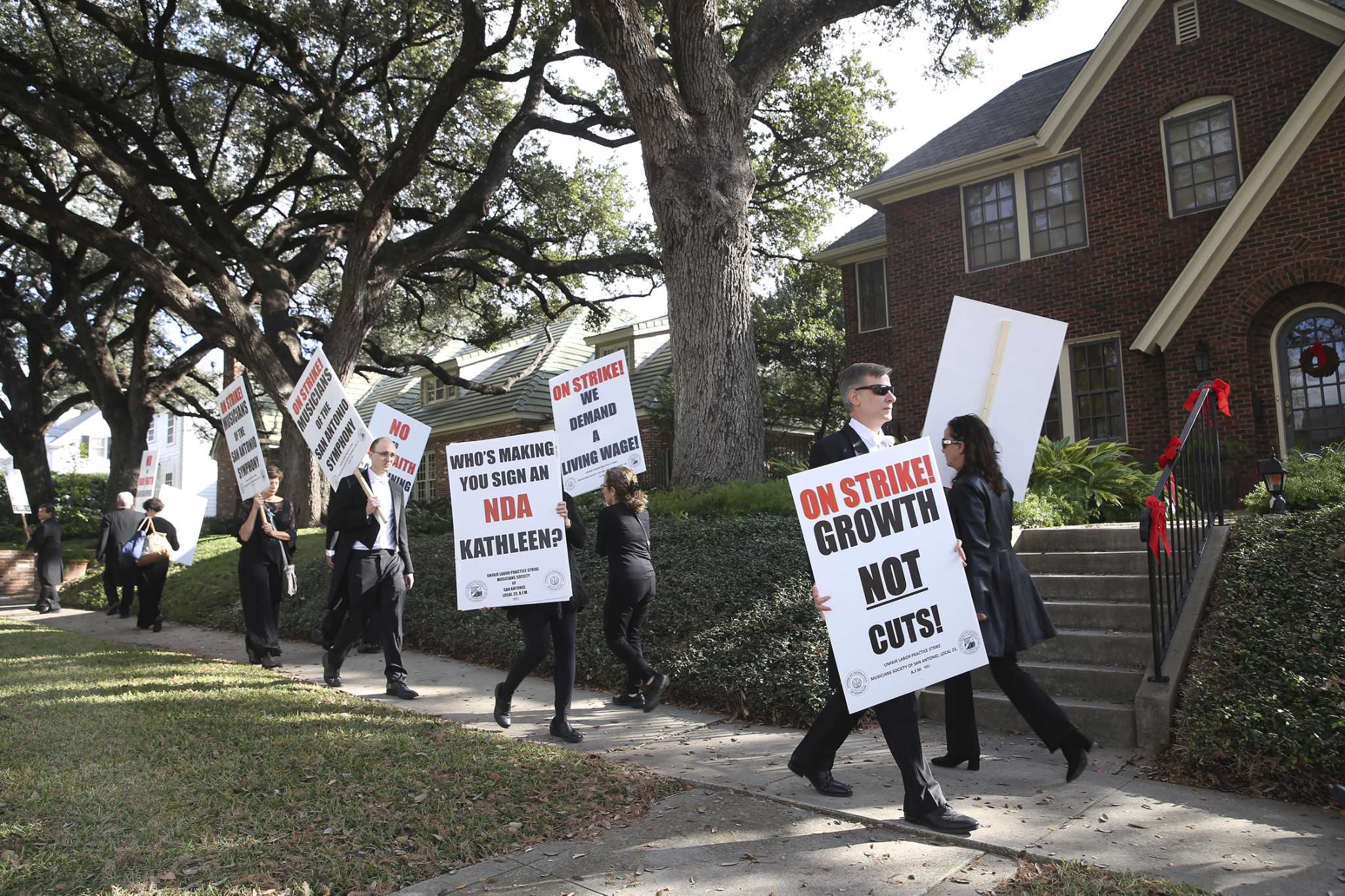 Striking San Antonio Symphony musicians, board at odds on orchestra's financial health - Vimarsana News