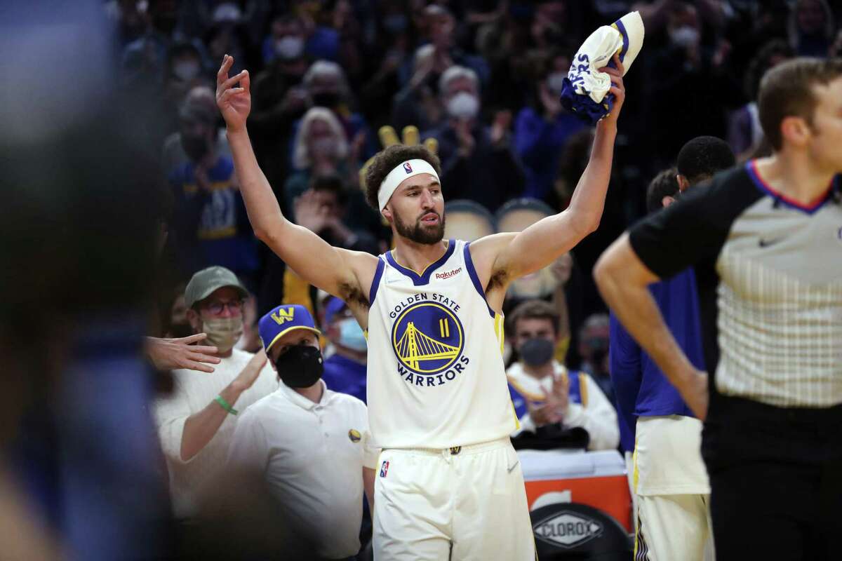 Klay Thompson acknowledges the cheers of the crowd as he is removed from last Sunday’s game against the Cleveland Cavaliers at Chase Center in San Francisco, his first action in 2½ years.