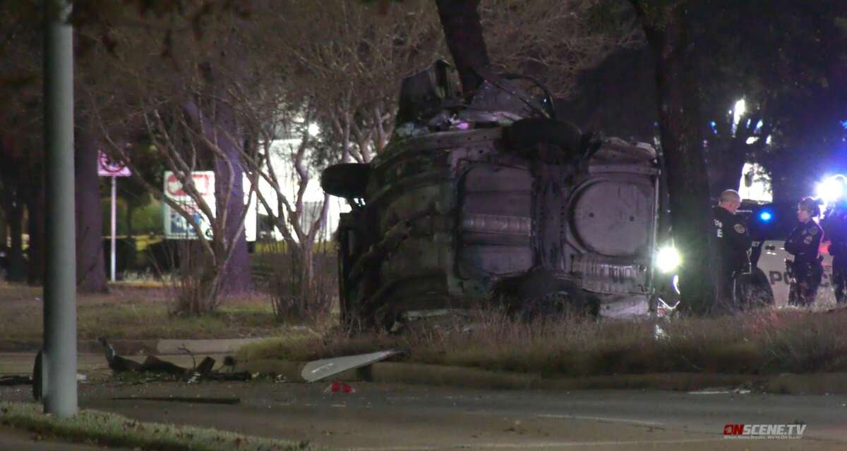 Houston crash: 1 dead, 1 injured after car crashes into tree on S. Dairy  Ashford