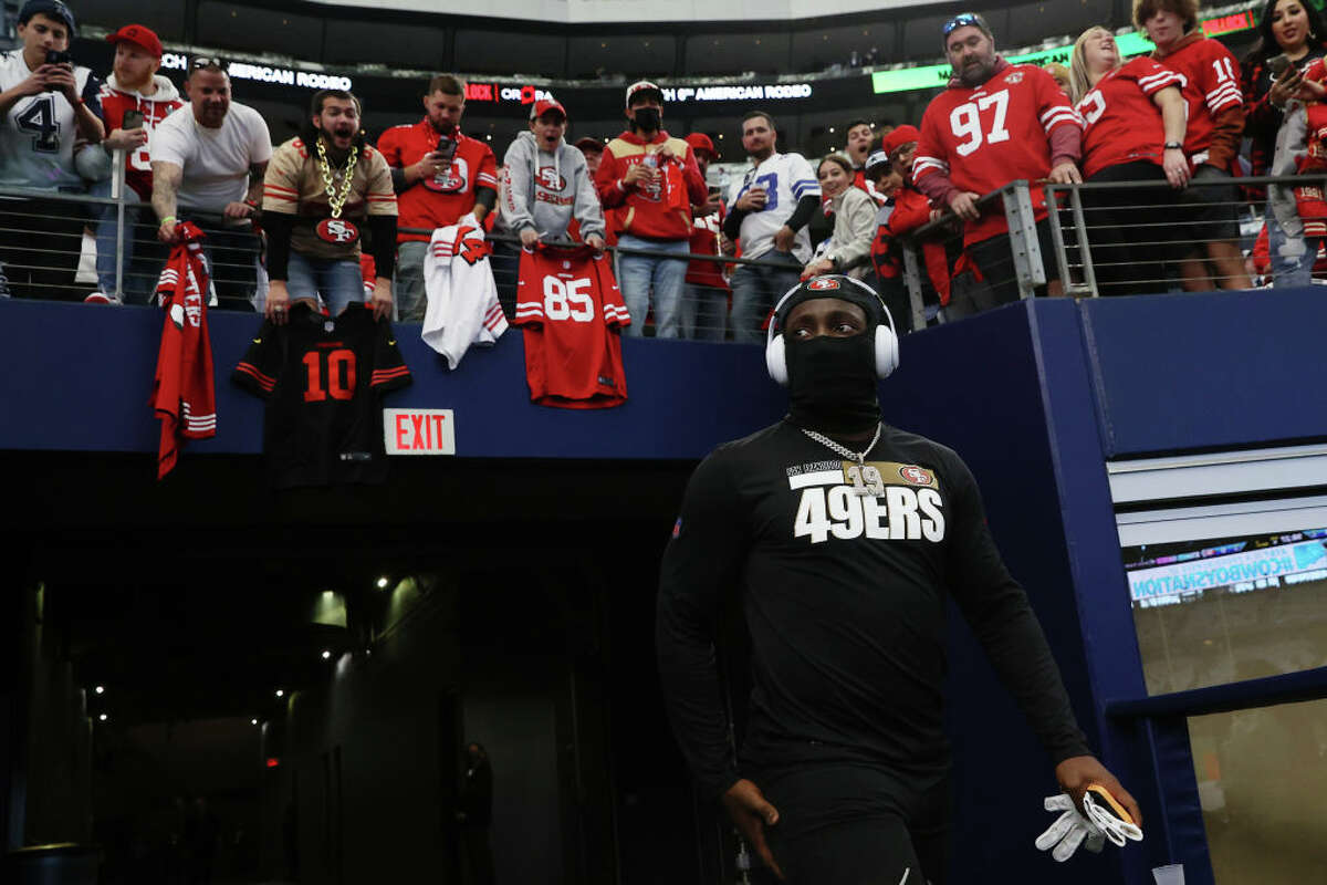 Deebo Samuel of the San Francisco 49ers takes the field for pregame warm-ups prior to a game against the Dallas Cowboys in the NFC Wild Card Playoff game at AT&T Stadium on Jan. 16, 2022 in Arlington, Texas.