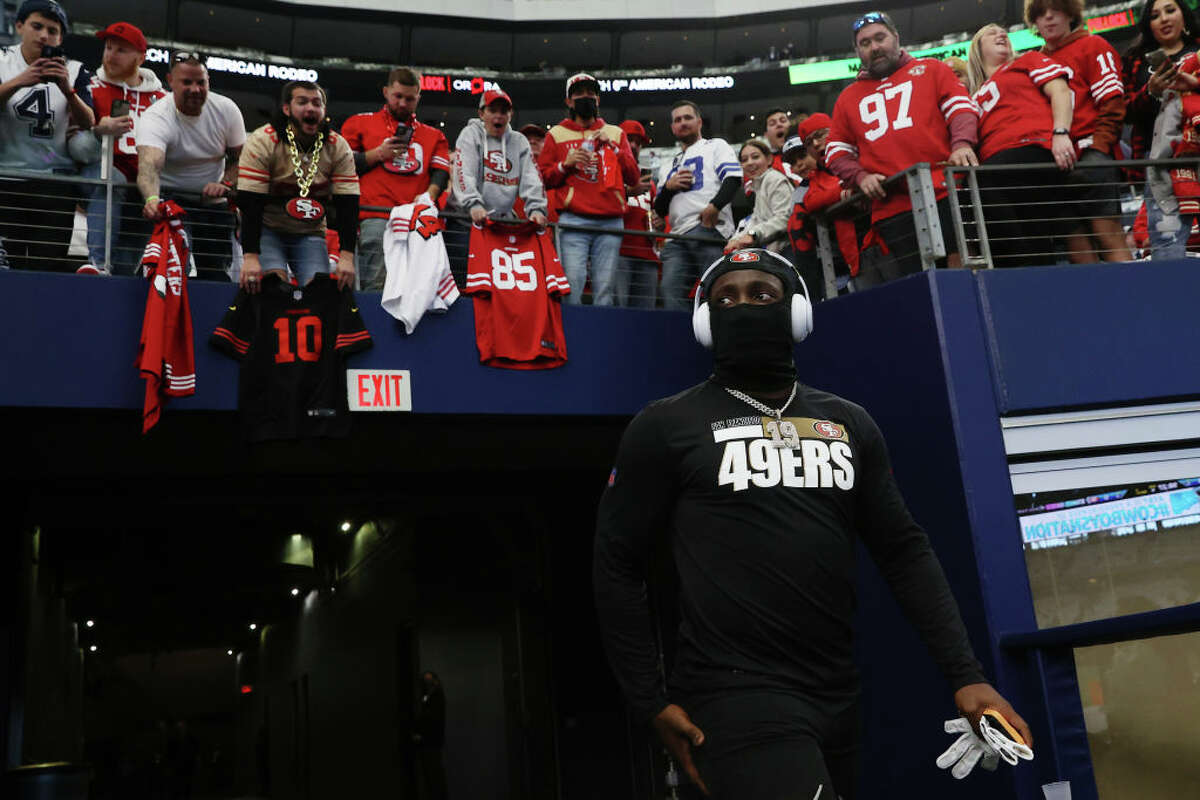 Why Cowboys, 49ers fans immediately sprinted into AT&T stadium