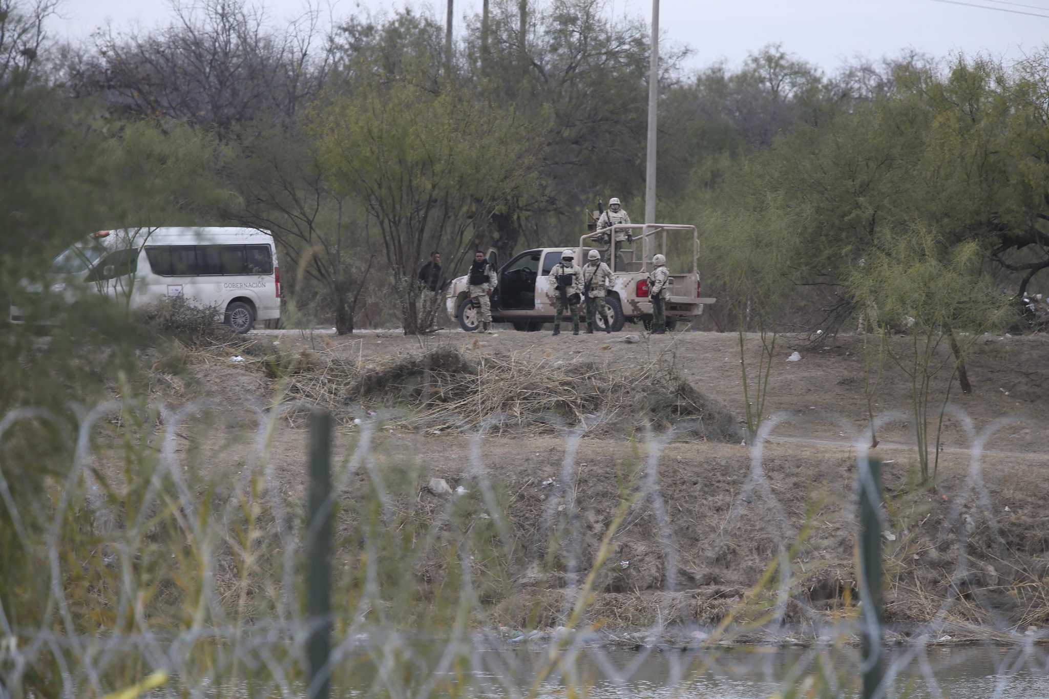 On the border, chasing delays in pay and fewer migrants, some Texas guardsmen are losing faith - Vimarsana News