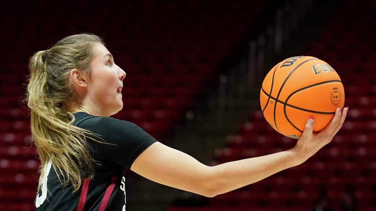 Hannah Jump and her Stanford teammates will host Cal at Maples Pavilion at 7 p.m. Friday. (P12BA)