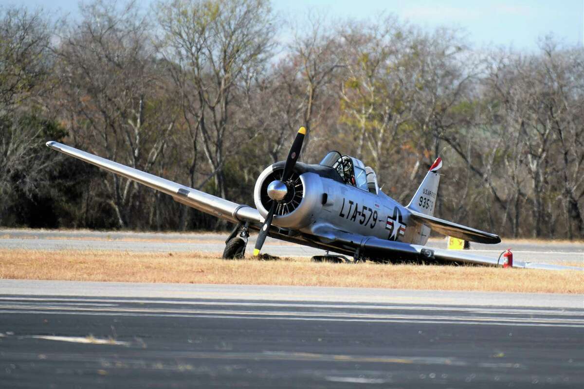 A commemorative air force T-6 trainer plane suffered a rough landing Sunday at Stinson Field