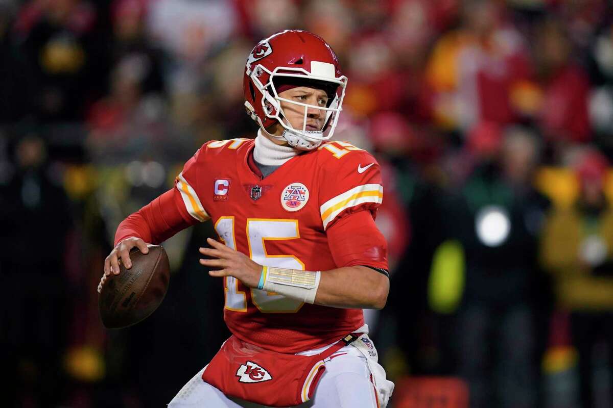 Patrick Mahomes throws 5 TD passes as K.C. routs Pittsburgh