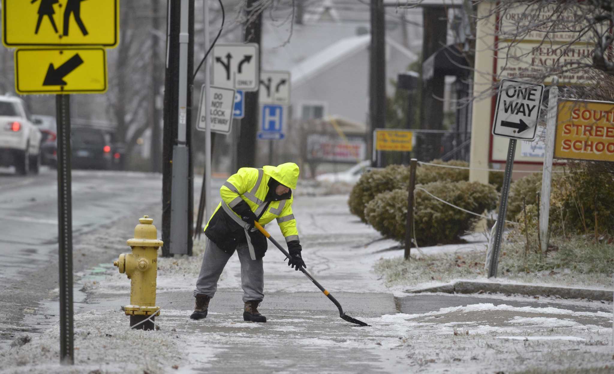 Thousands lose power as ice, wind, rain lashed CT - Vimarsana News