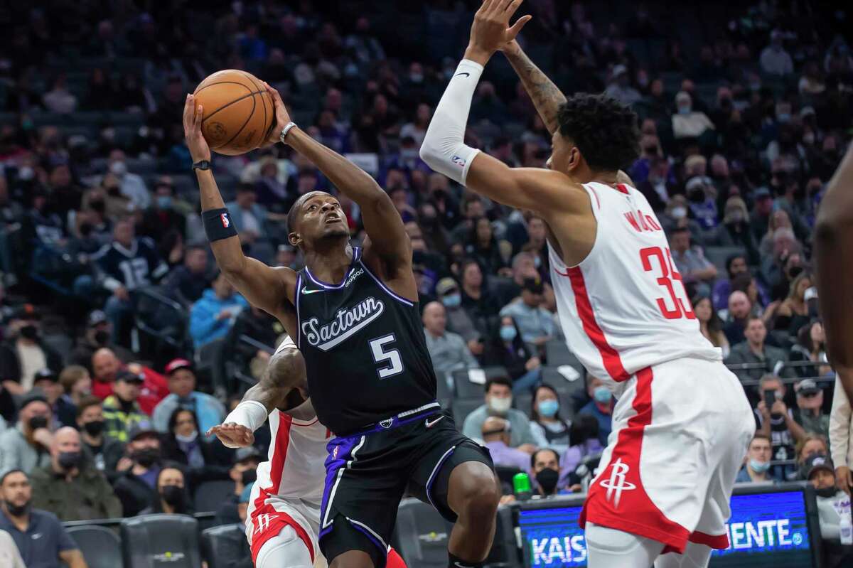 In Friday’s loss to the Kings, the Rockets and Christian Wood were sagging to stop De’Aaron Fox from getting inside but adjusted in Sunday’s win.