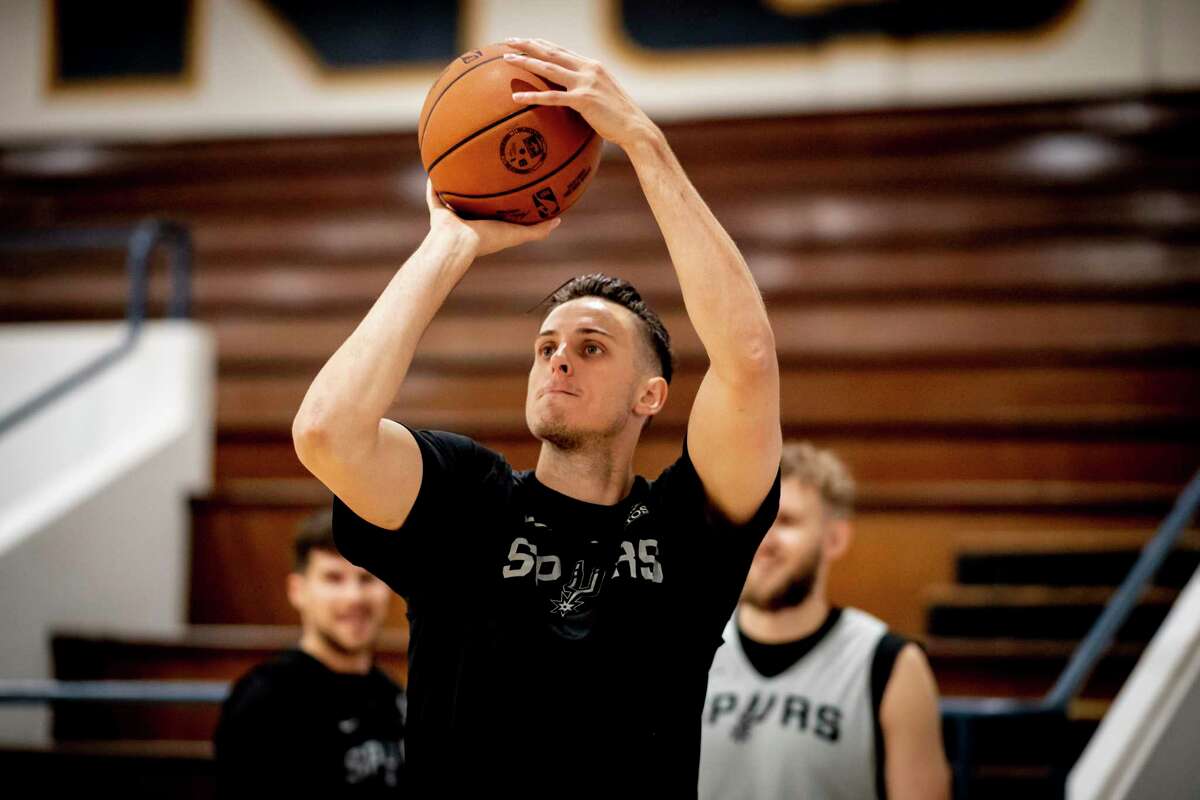 San Antonio Spurs forward Zach Collins shoots jumpers during practice at Santa Monica High School in Santa Monica, California.