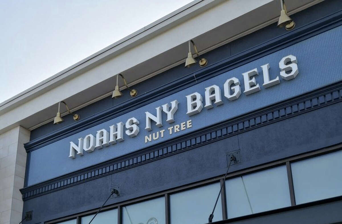 Whole staff at Bay Area Noah’s Bagels quit in viral video