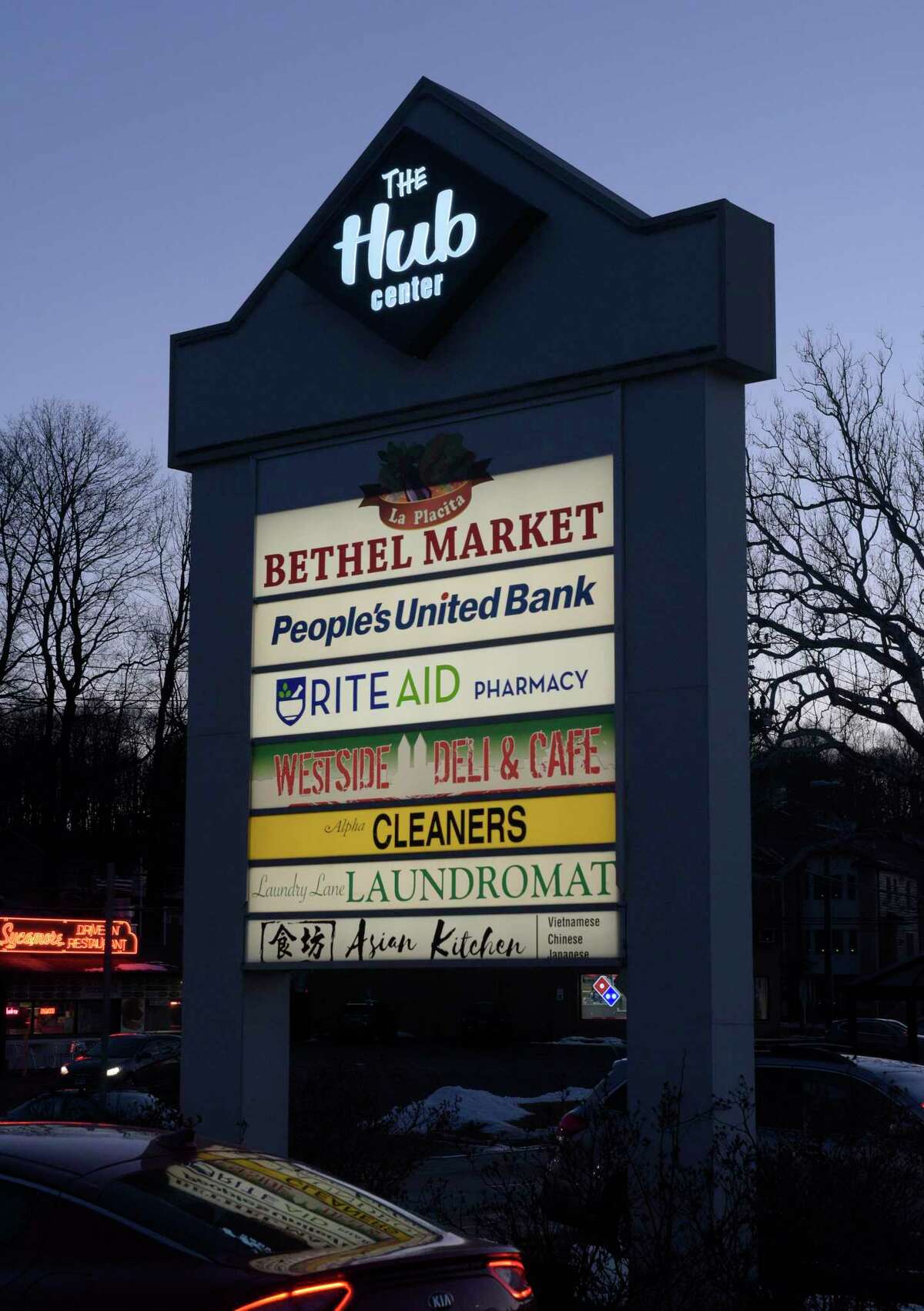 New La Placita grocery store opens in Bethel