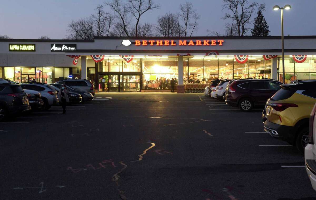 New La Placita grocery store opens in Bethel