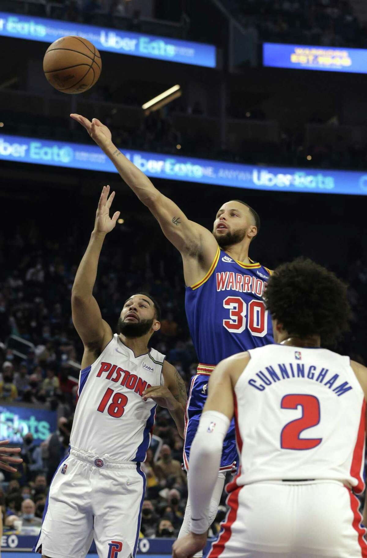 Stephen Curry (30) puts up a shot in the first half as the Golden State Warriors played the Detroit Pistons at Chase Center in San Francisco, Calif., on Tuesday, January 18, 2022.
