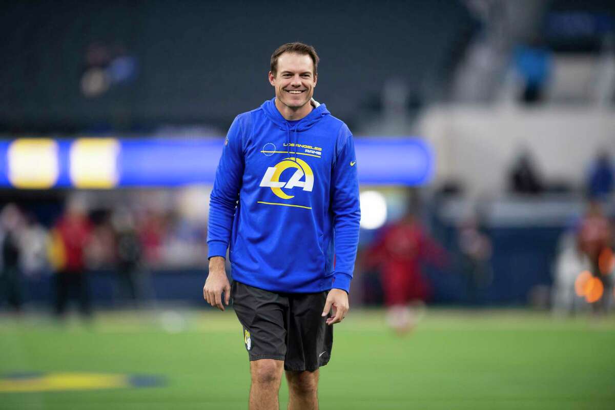 Los Angeles Rams offensive coordinator Kevin O'Connell watches his players before an NFL wild-card playoff football game against the Arizona Cardinals Monday, Jan. 17, 2022, in Inglewood, Calif. (AP Photo/Kyusung Gong)