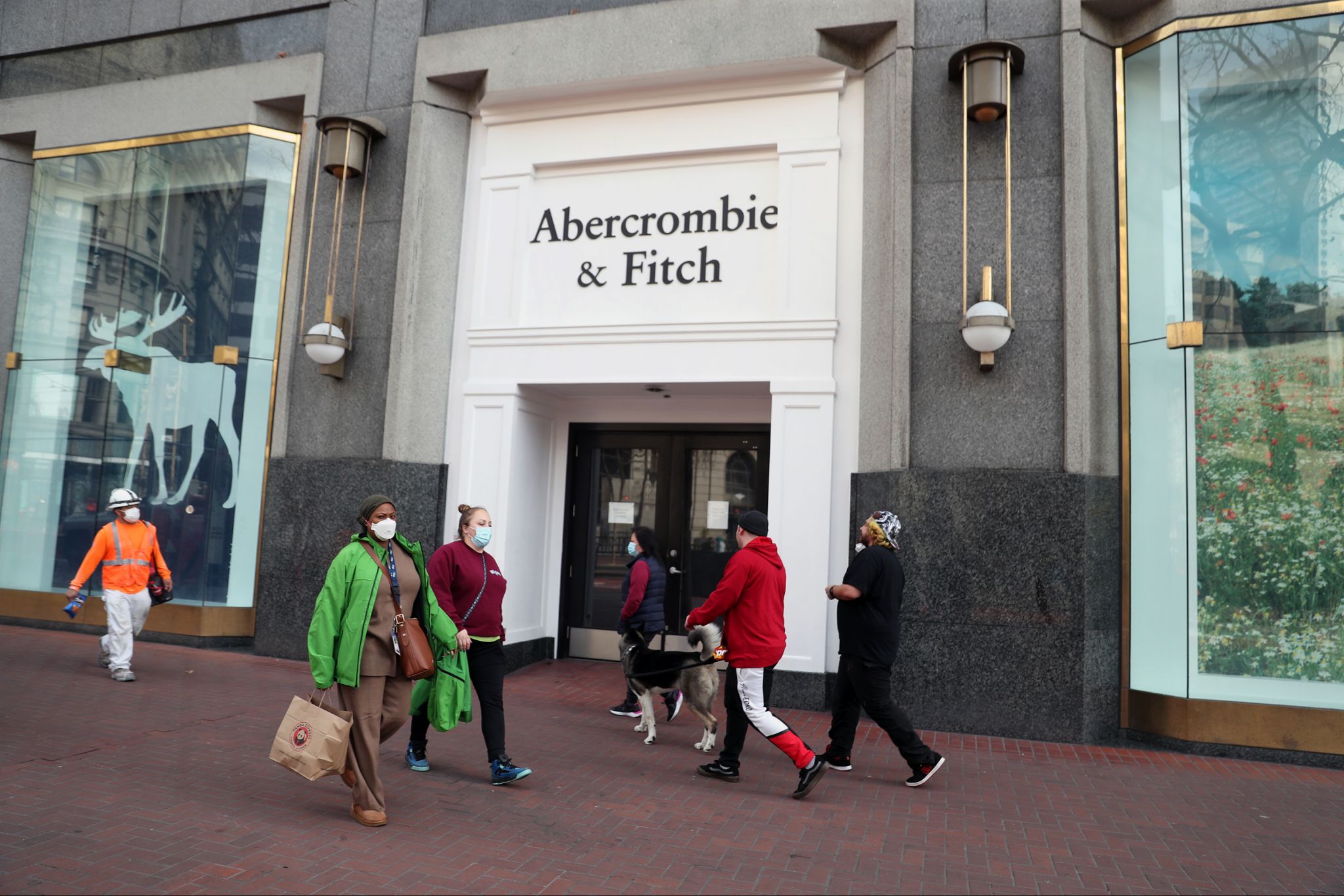 Sep 20, 2019 San Francisco / CA / USA - Exterior View of Decathlon Sporting  Goods Store, in South of Market District in Downtown Editorial Image -  Image of equipment, exterior: 159220025