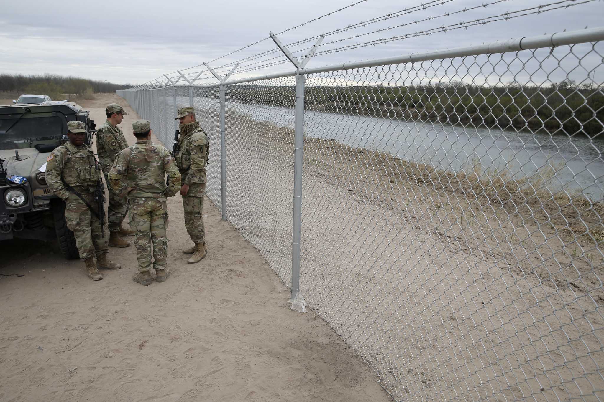 Attorneys launch sweeping challenge to over 400 of Gov. Abbott's migrant border arrests - Vimarsana News