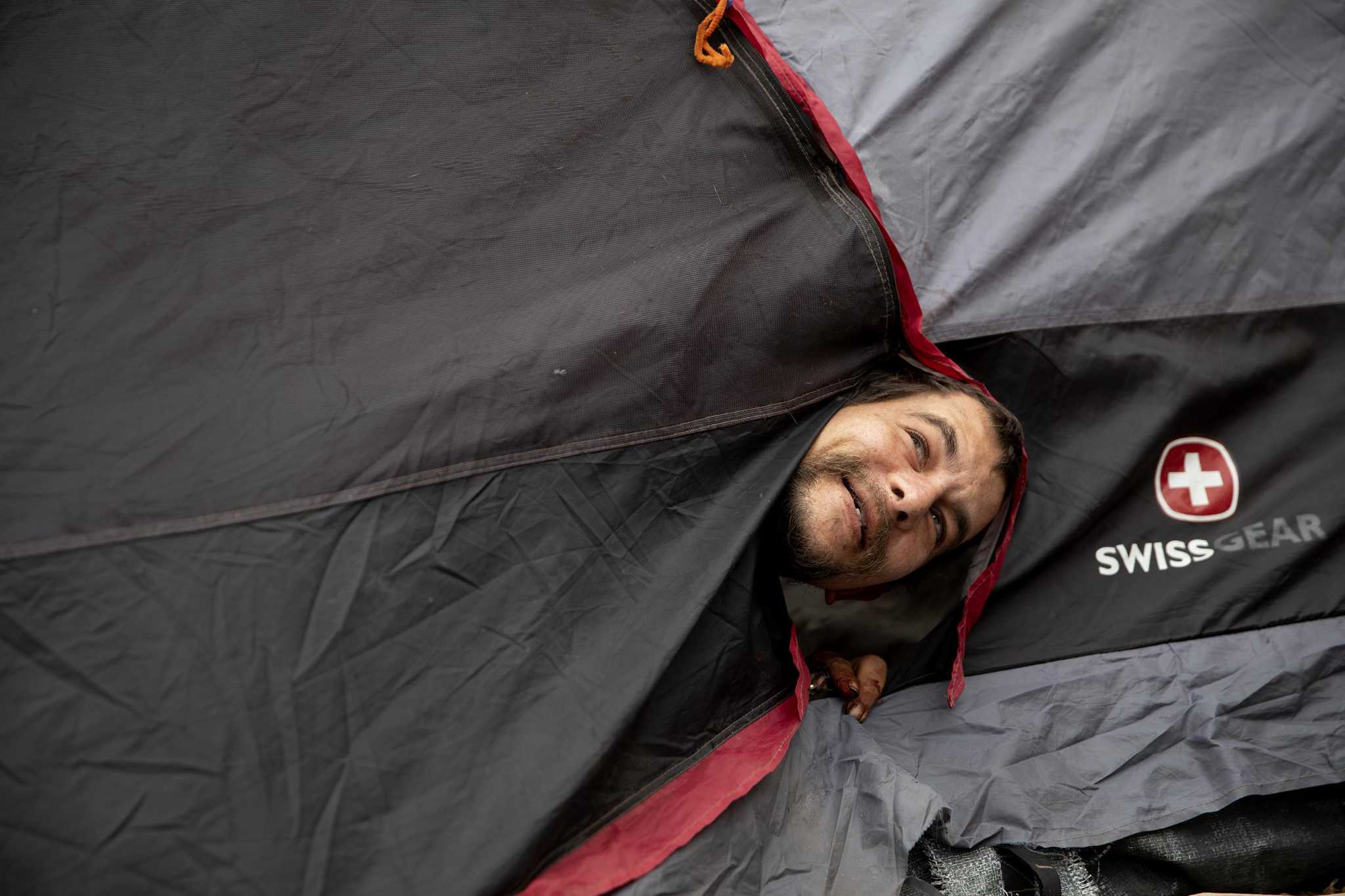 Despite freezing temperatures, some homeless decline warm shelter - Vimarsana News