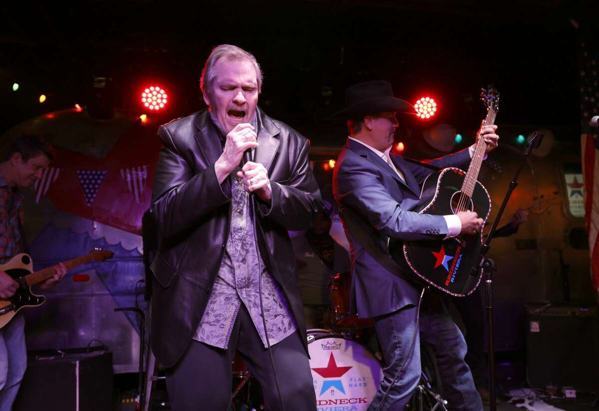 NASHVILLE, TENNESSEE - MARCH 27: Singer Meat Loaf and country artist John Rich perform at Redneck Riviera Nashville on March 27, 2021 in Nashville, Tennessee. 