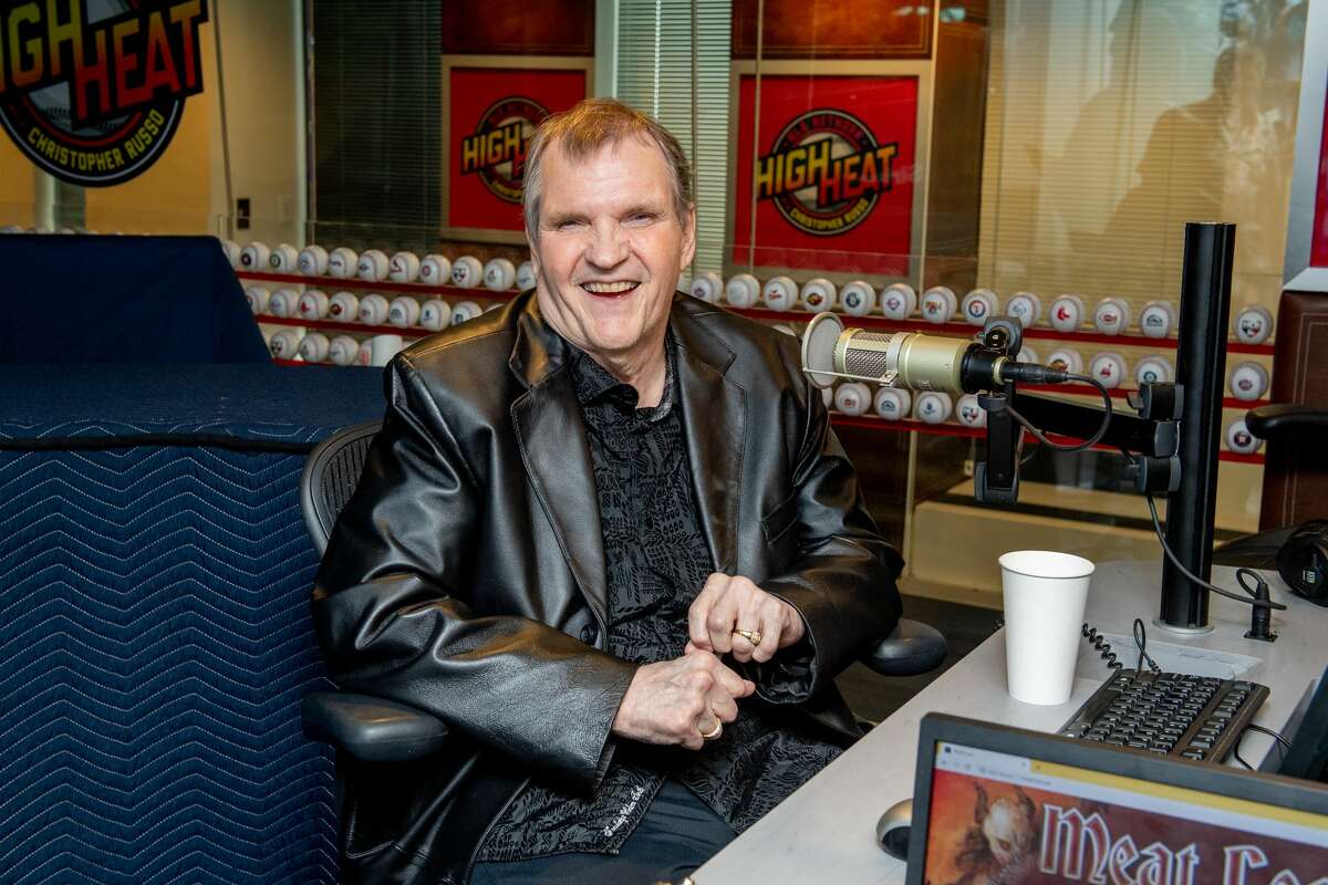 NEW YORK, NEW YORK - AUGUST 21: Singer-songwriter Meat Loaf visits SiriusXM Studios on August 21, 2019 in New York City. 