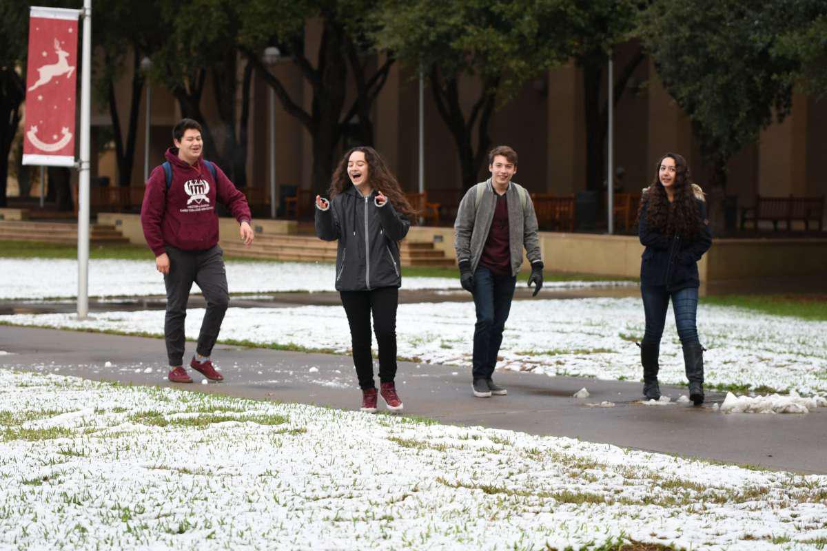 Laredo schools suspend classes amid freezing temperatures - Vimarsana News