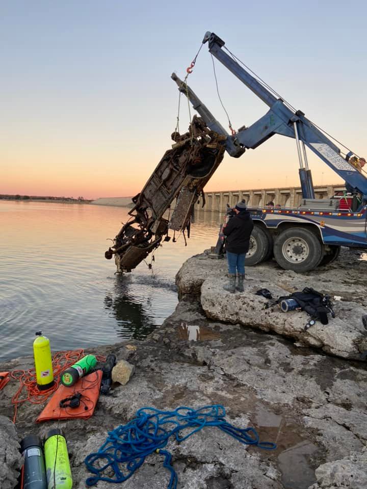 Divers find 13 vehicles in Texas lake while searching for human remains - Vimarsana News