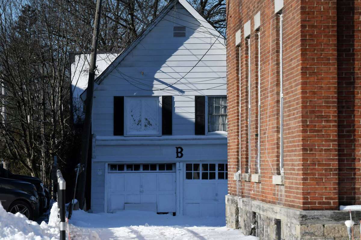 Johnstown police put out warrant for funeral director facing felonies