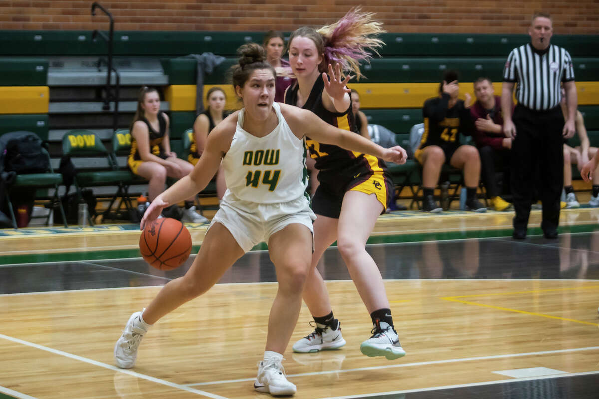 Dow's Abby Rey drives towards the basket during the Chargers' game against Davison Friday, Jan. 21, 2021 at H. H. Dow High School.