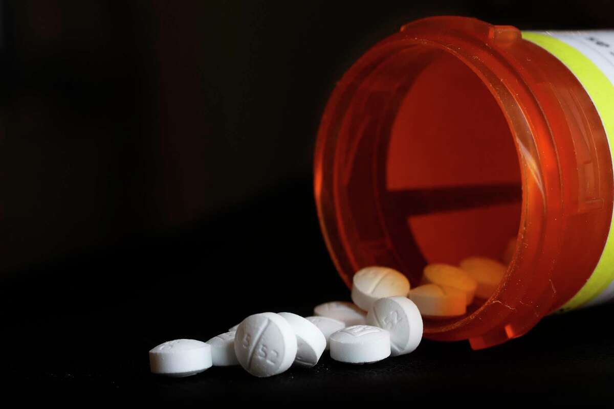 The Justice Department is seeking to close a Southwest Side pharmacy accused of ignoring signs of abuse and illegally filling opioid prescriptions.