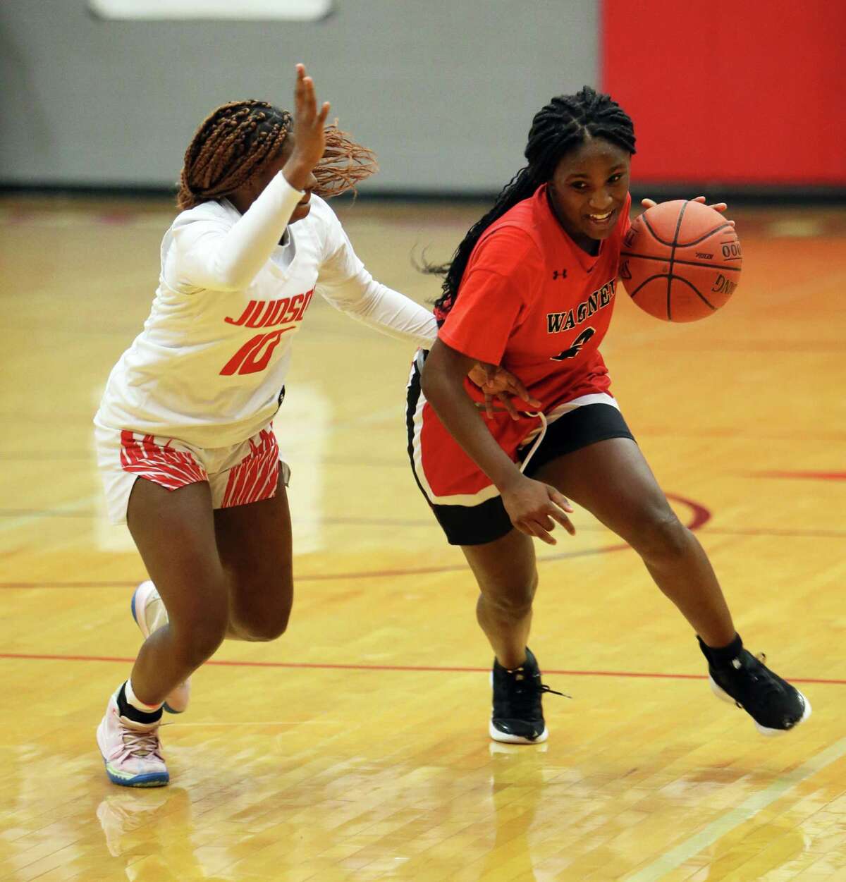 Wagner freshman LA Sneed (2) drives to the basket during the 6A UIL basketball game against Wagner Friday, Jan. 21, 2022, at the Judson High School in Converse, Texas. [Sam Grenadier/San Antonio Express-News]