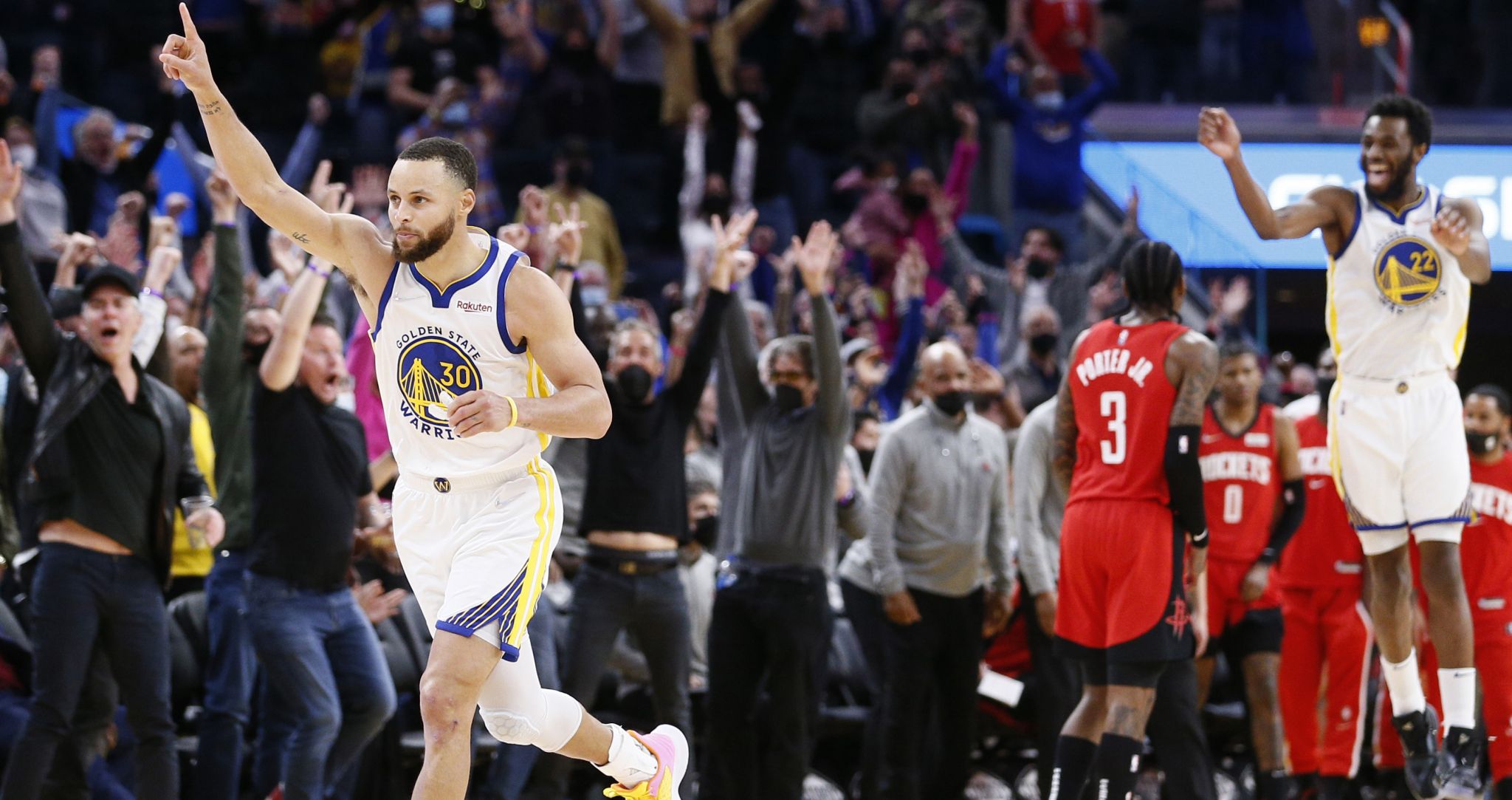 Stephen Curry, Warriors Burn Rockets With Buzzer-beater