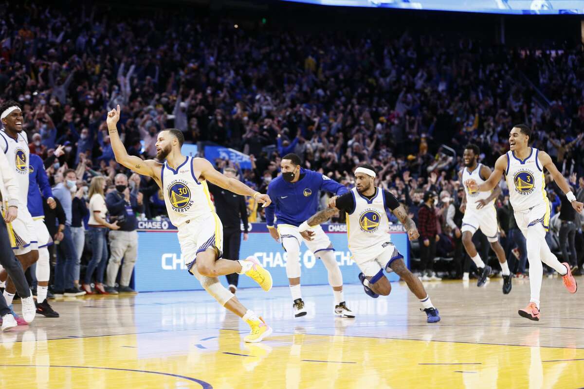 Golden State Warriors guard Stephen Curry (30) celebrates the game winning two-point buzzer beater to win the NBA game against the against the Houston Rockets at Chase Center, Friday, Jan. 21, 2022, in San Francisco, Calif. The Warriors won 105-103.