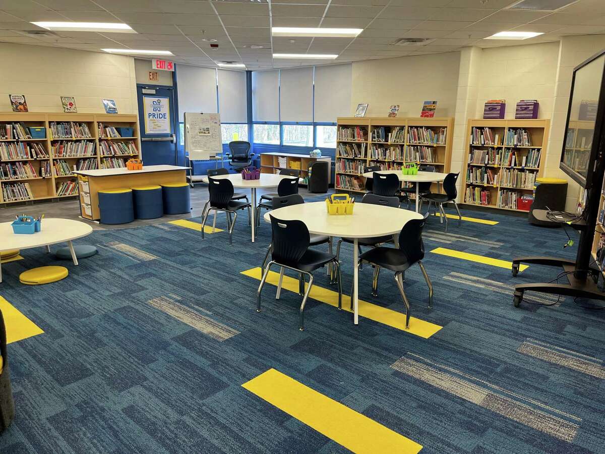 The Naramake library was split in half to make room for the new dining area. The library still features physical books while catering to students' preference for digital materials and the MakerSpace.