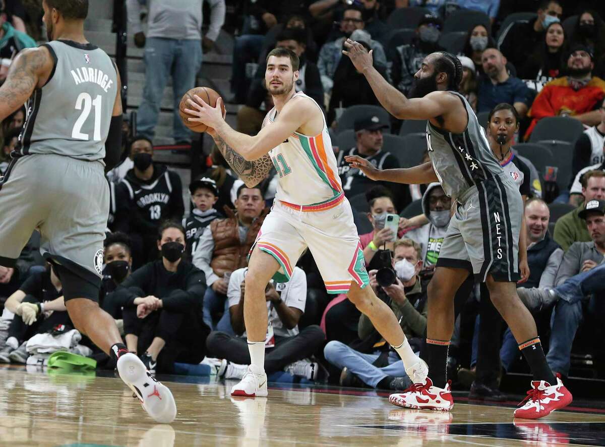 Playing time rejuvenates Spurs' Juancho Hernangomez