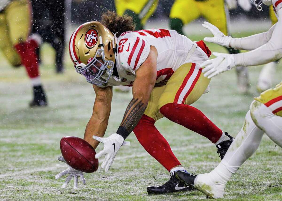 January 22, 2022: San Francisco 49ers middle linebacker Fred Warner (54)  celebrates after a great play during the NFL divisional playoff football  game between the San Francisco 49ers and the Green Bay