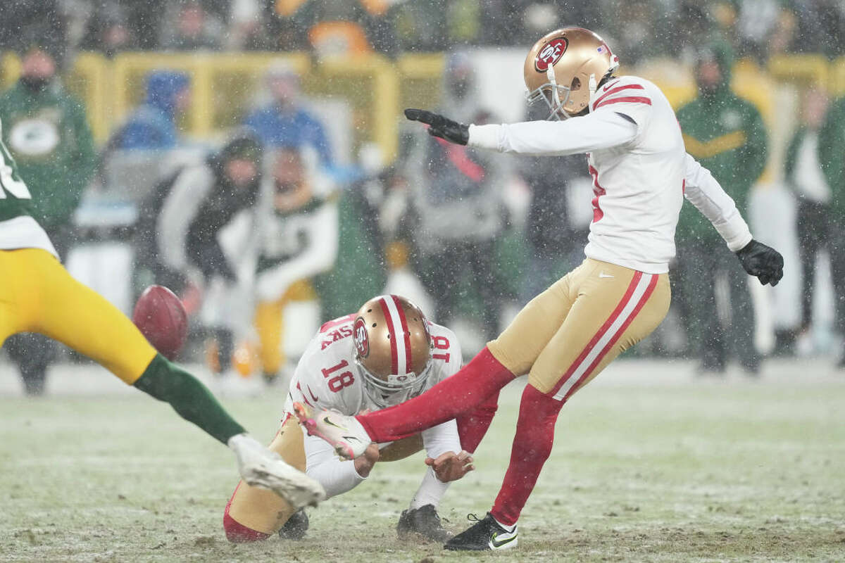 Kicker Robbie Gould of the San Francisco 49ers kicks the game-winning field goal to win the NFC divisional playoff game against the Green Bay Packers.