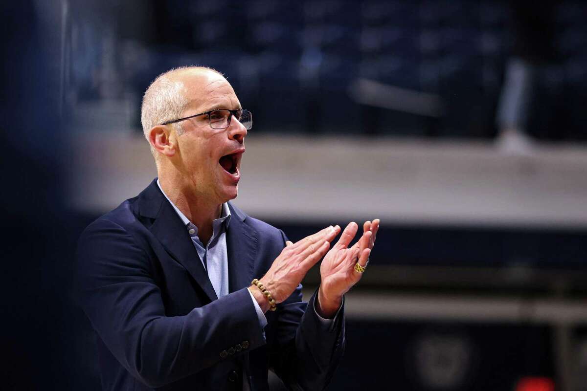 INDIANAPOLIS, INDIANA - JANUARY 20: Head coach Dan Hurley of the Connecticut Huskies celebrates after defeating the Butler Bulldogs at Hinkle Fieldhouse on January 20, 2022 in Indianapolis, Indiana. (Photo by Brady Klain/Getty Images)