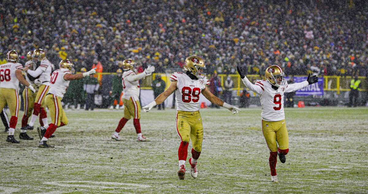 San Francisco 49ers tight end Charlie Woerner (89) and San Francisco 49ers kicker Robbie Gould (9) celebrate on the field after Gould kicks a 45 yard game winning field goal in the NFL Divisional Round playoff game against the Green Bay Packers at Lambeau Field in Green Bay, Wis., on Saturday, January 22, 2022.