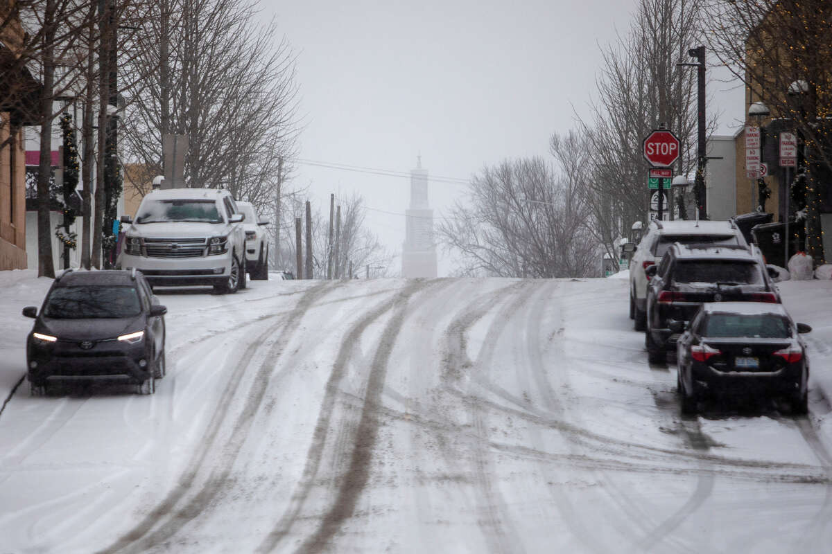 Photos Snow falls throughout the day in Midland County