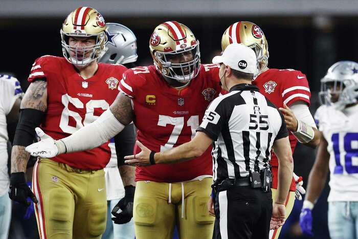 Green Bay, United States. 22nd Jan, 2022. San Francisco 49ers' Jimmy  Garoppolo (10) waves to the crowd after beating the Green Bay Packers 13-10  in their NFC divisional playoff game at Lambeau