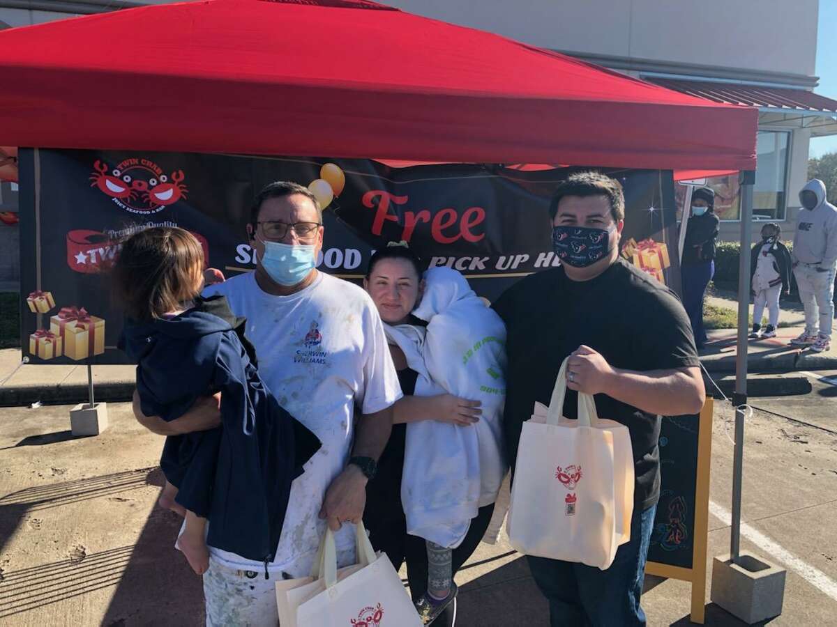 Twin Crab, located at 10465 Richmond Ave, Houston, TX 77047, will be giving away free bags of food on January 27 and 28 to give back to the Houston community. Photo: Twin Crab's 2020 food giveaway.