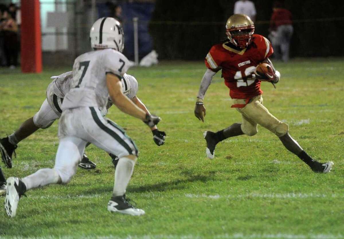 Friday HS Football Roundup Late FG lifts Stratford; Dobbs powers Ansonia