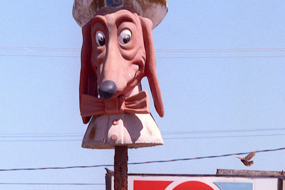-Doggie Diner head along Sloat Boulevard in 1999 at the Carousel Restaurant.