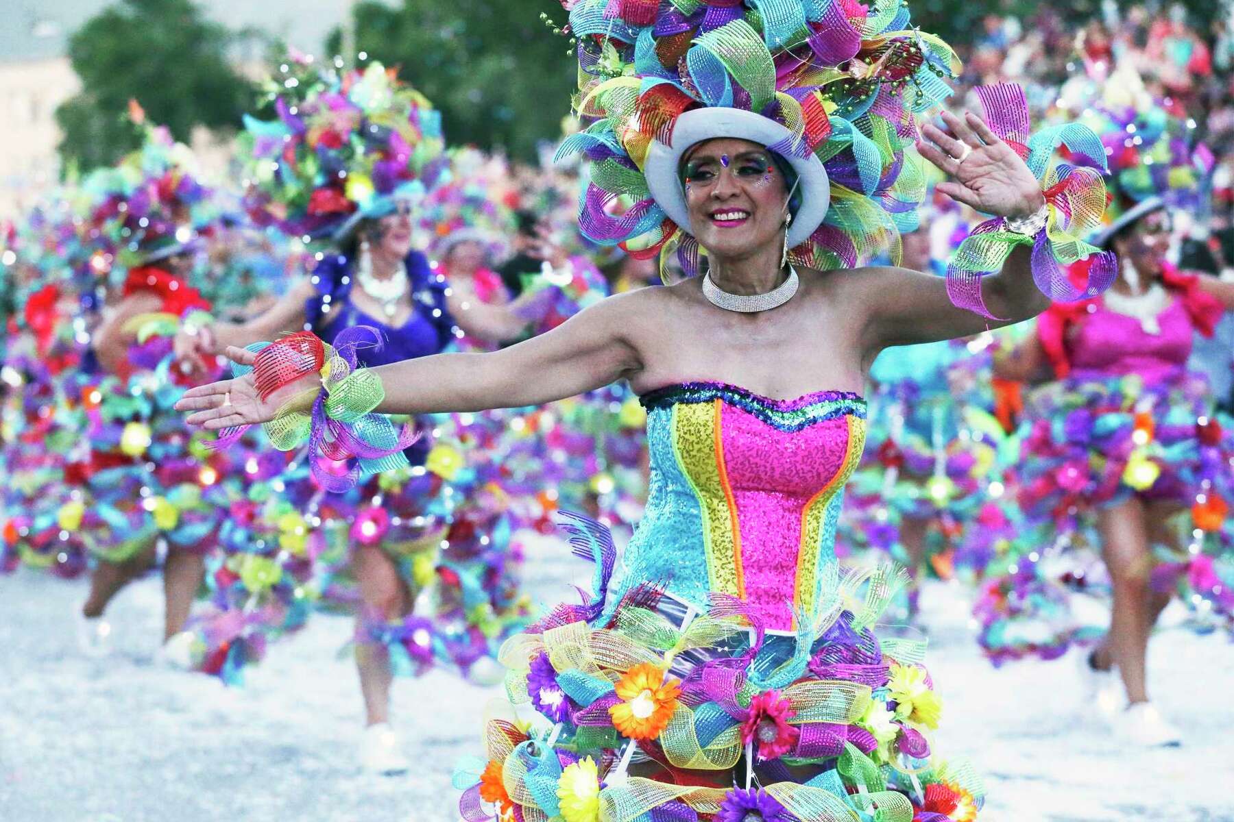 Fiesta San Antonio 2022 Schedule Battle Of The Flowers And Fiesta Flambeau Parades Will Have A New Route In  2022