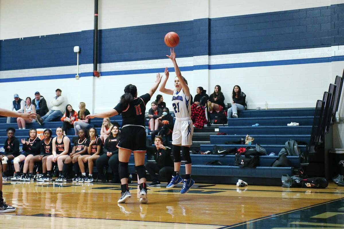 Determined Friendswood girls near playoff berth