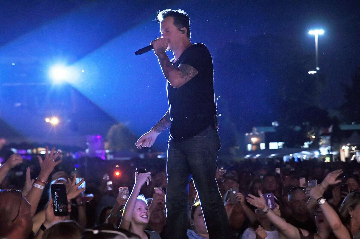 LOUISVILLE, KY - AUGUST 16: Gary Allan performs during the Kentucky State Fair at the Kentucky Exposition Center on August 16, 2018 in Louisville, Kentucky. (Photo by Stephen J. Cohen/Getty Images)