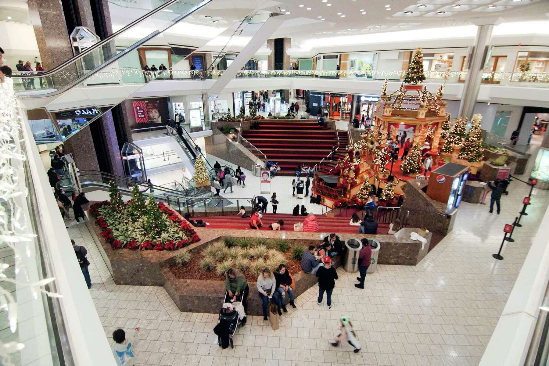Public-private partnerships? Flexible office space? Simmons' nominee floats  ideas for filling Stamford mall